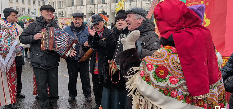 В лучших традициях: десятки тысяч ярославцев приняли участие в масленичных гуляниях_293012