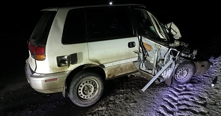 В Ярославской области в ДТП с грузовиком погиб водитель минивэна_231543