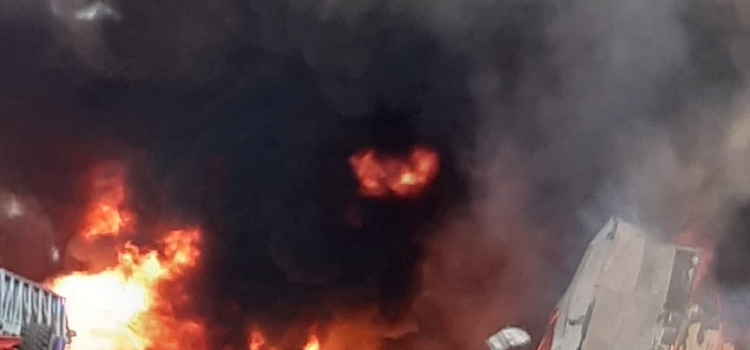 В Угличе потушили пожар на складе завода полимеров_218973