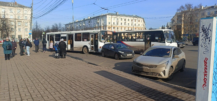 В Ярославле автобус с пассажирами попал в ДТП. Фото_208629