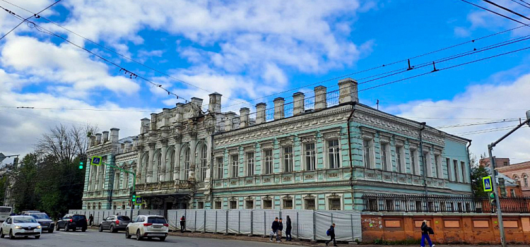 Знаменитый дом с атлантами в Ярославле планируют сделать гостиницей