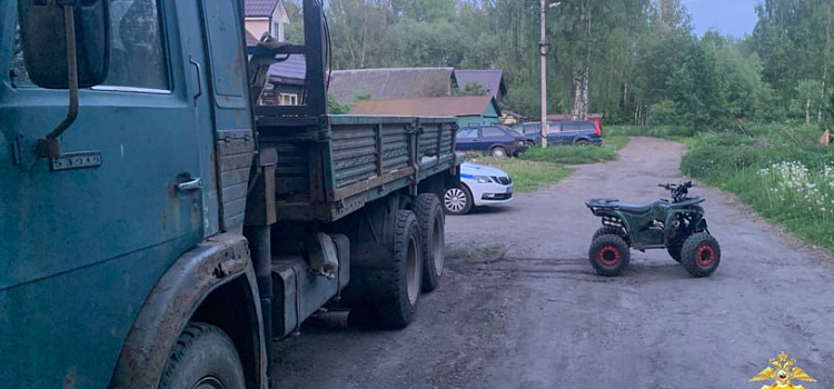 В Ярославле подросток на квадроцикле врезался в грузовик_297740