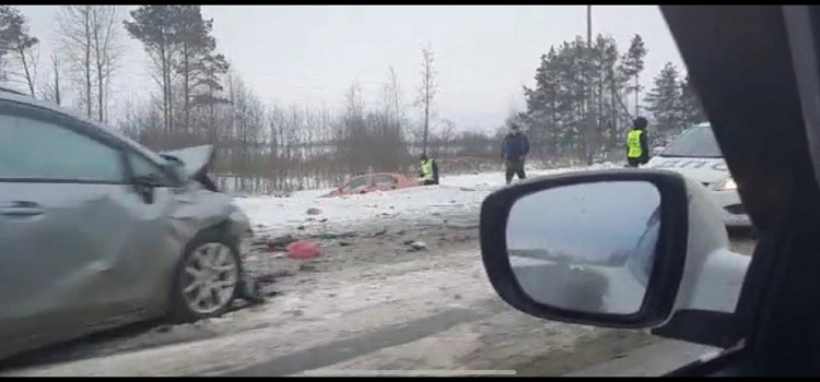Двое пострадавших: видео ДТП под Ярославлем