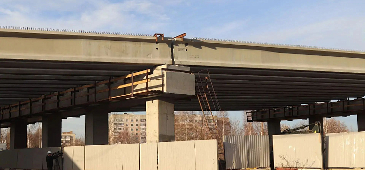 Строители завершили монтаж балок на двух пролетах третьего моста через Волгу_325360