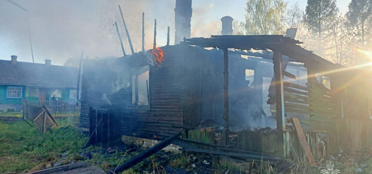 В Первомайском округе из-за непотушенной сигареты сгорел дом — погиб мужчина