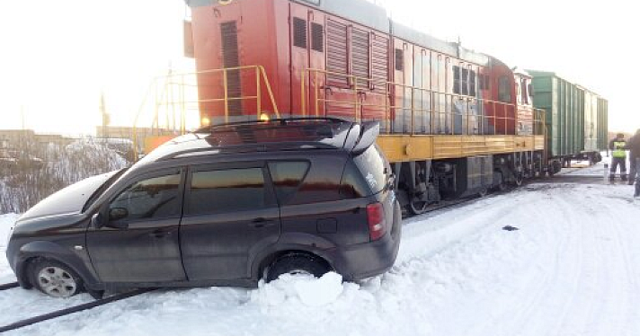 Причиной ДТП на ж/д переезде в Рыбинске стало нарушение правил водителем автомобиля — СЖД_156738