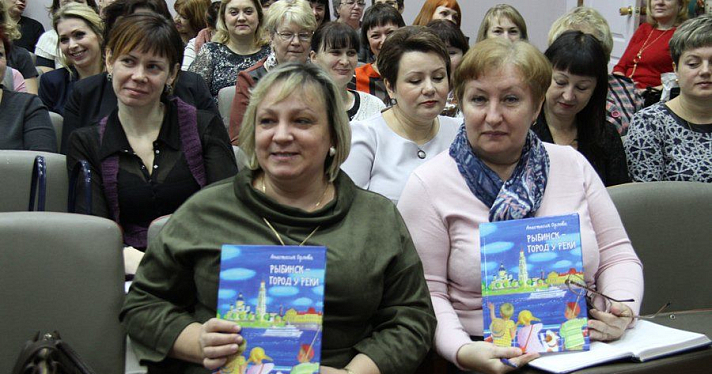 Детским садам Рыбинска подарили комплекты книг по краеведению_91128