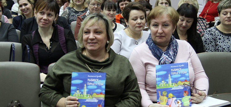 Детским садам Рыбинска подарили комплекты книг по краеведению_91128