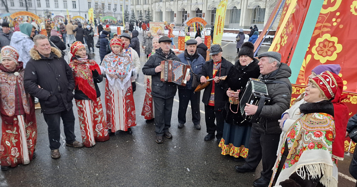 В лучших традициях: десятки тысяч ярославцев приняли участие в масленичных гуляниях