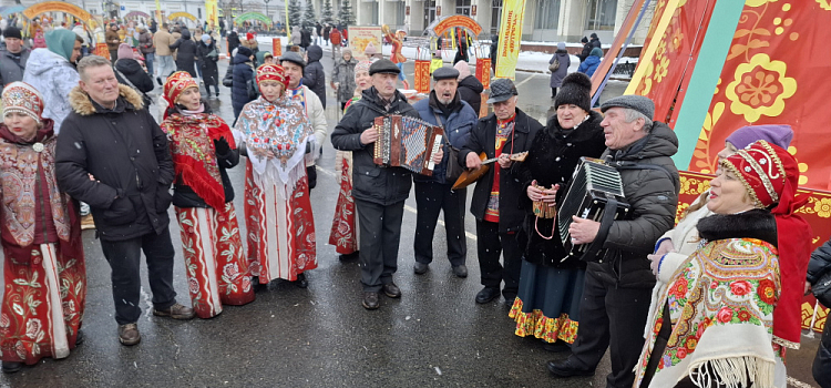 В лучших традициях: десятки тысяч ярославцев приняли участие в масленичных гуляниях