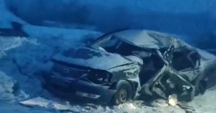 В Рыбинске в ДТП с грузовиком пострадал водитель легкового автомобиля