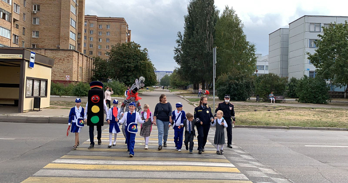Госавтоинспекция предупреждает: следуйте правилам безопасности, переходя дорогу!