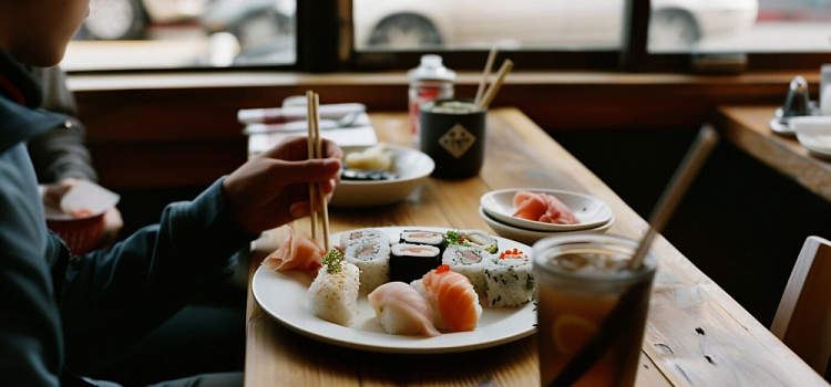 Для таксистов, официантов и курьеров: назвали средний размер чаевых, которые заплатили ярославцы