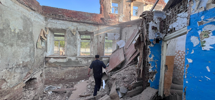 В Переславле активисты заявили о незаконном разборе крыши старинного особняка
