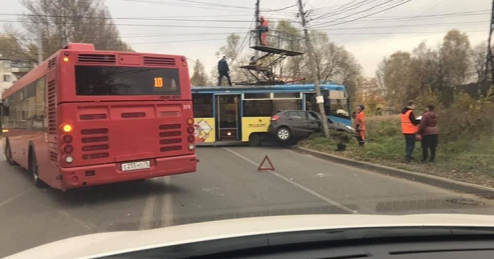 В Ярославле произошло ДТП с трамваем: фото