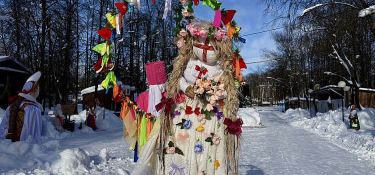 Душа отмерзает и начинает расцветать: в Ярославле открылась выставка масленичных кукол_311493