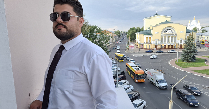 «Если пассажир зашёл в салон, он доверил тебе свою жизнь». Откровенный разговор с водителем электробуса из Ирака