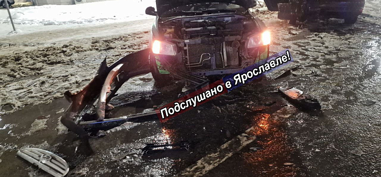 В Ярославле устанавливают личность водителя, протаранившего автомобили на улице Свободы_289531