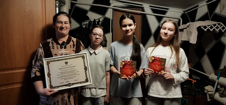 Дмитрий Миронов поздравил с наступающим Новым годом семьи участников СВО, многодетных и воспитывающих детей-инвалидов в Ярославской области_308863