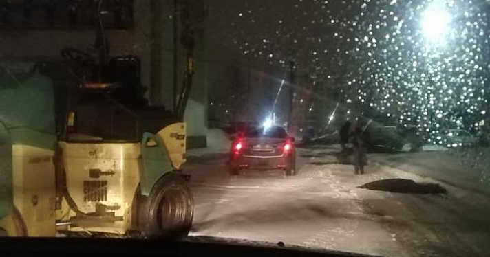 «Нервы не выдерживают»: ярославцы раскритиковали работу дорожников в снег
