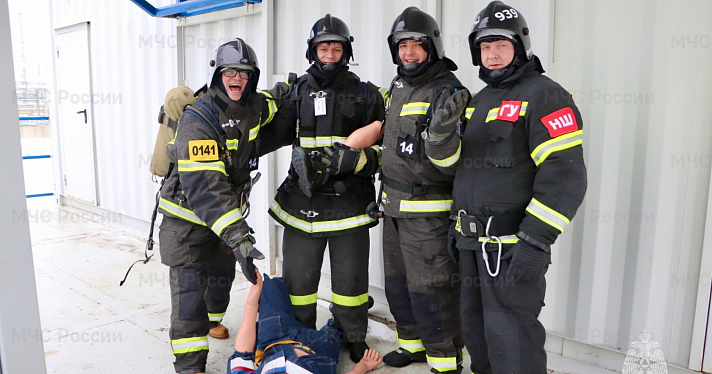 Почувствовать себя настоящим пожарным: ярославские журналисты спасли человека из огня_262859