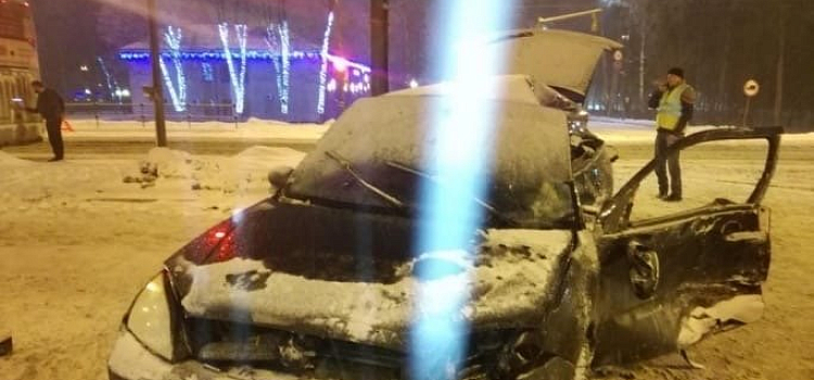 В Ярославской области «легковушка» с детьми попала в ДТП: есть пострадавшие