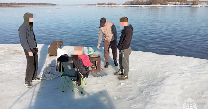 Под Ярославлем молодёжь делала шашлыки на дрейфующей льдине