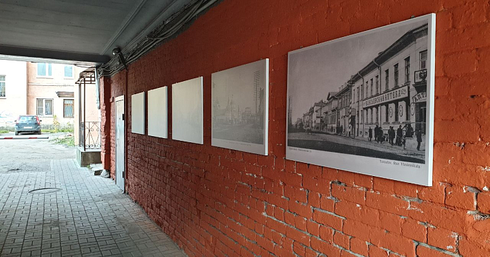 В Ярославле арку дома в центре города украсили историческими фотографиями_223339