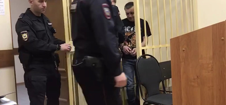 Гость из Воронежской области устроил стрельбу на площади Волкова Ярославля