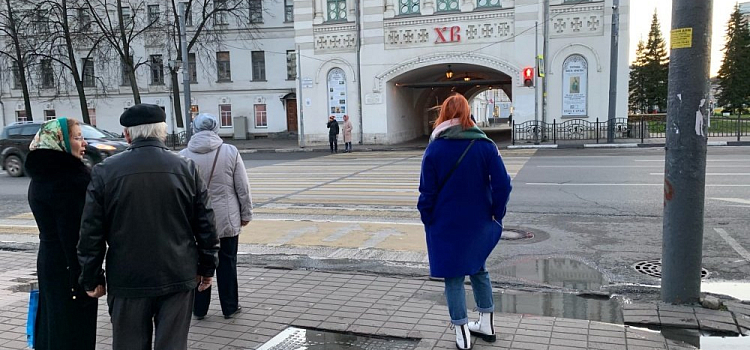 Инфекционист рассказал, как люди мешают снижению заболеваемости COVID-19