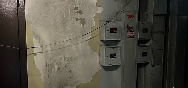 В брагинской новостройке неизвестные подожгли детскую коляску_314684