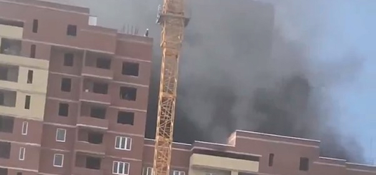 В Ярославле загорелась новостройка в Заволжском районе