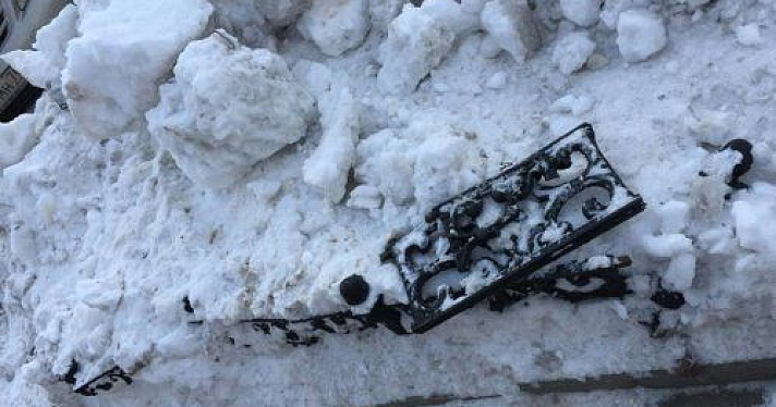 Убирали снег — уничтожили ограду