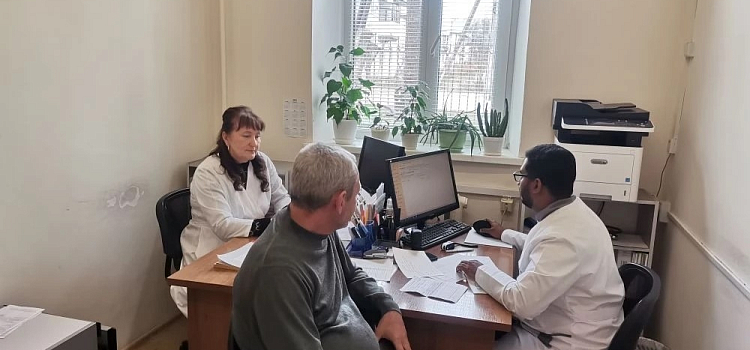 В посёлке Ярославской области в больнице приём ведёт врач-терапевт из Индии