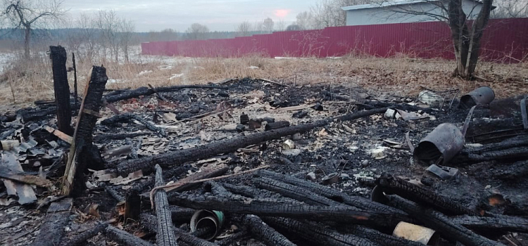 В Ярославской области курение в деревенском доме погубило мужчину