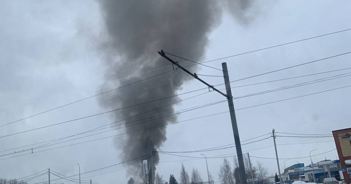 В Ярославле загорелось здание АТП