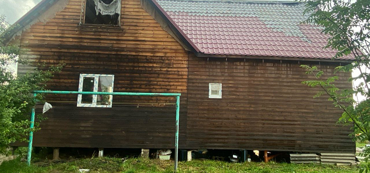 Под Ярославлем в грозу загорелись два дома_299636