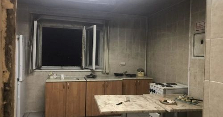 На кухне общежития в Ярославле произошел взрыв: фотографии с места происшествия