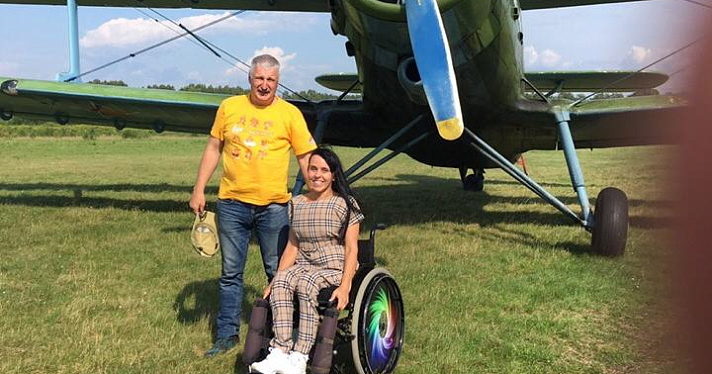 «Как можно бояться, если рядом мэр города». Глава Рыбинска подарил полет девушке-инвалиду