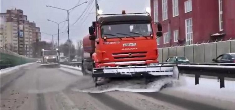 Видео дня. Мэр Ярославля показал, как убирают дороги после снегопада