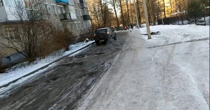 Видео дня. Ярославна показала одну из самых «убитых» дорог города