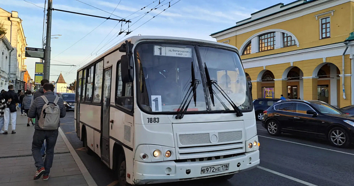 В Ярославле пассажирку зажало в дверях автобуса и протащило по асфальту