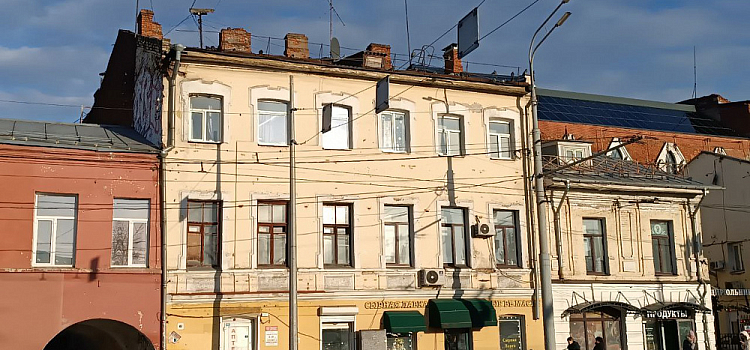 Трёхэтажный мещанский особняк в центре Ярославля стал памятником архитектуры