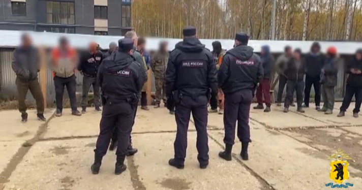 В Ярославле на стройке задержали 13 мигрантов-нарушителей