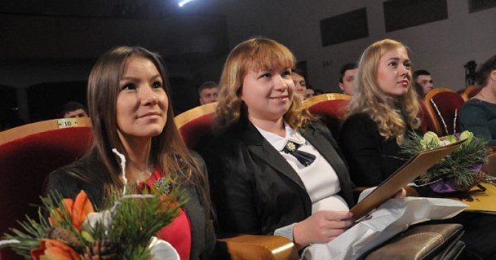 Лучших студентов Ярославского региона наградят именными стипендиями 