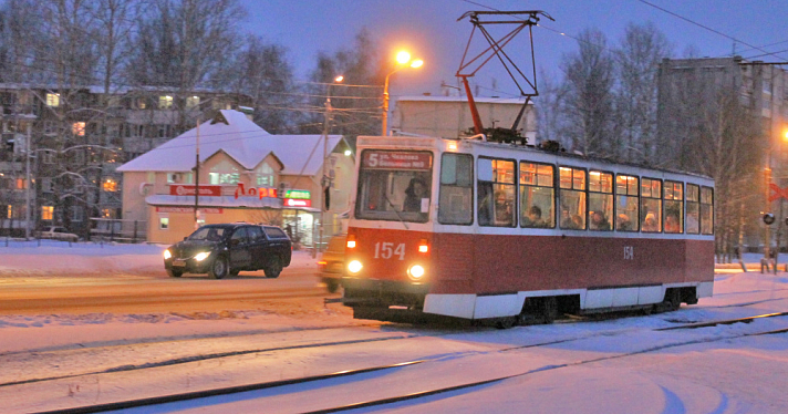 В Ярославле легковушка врезалась в трамвай