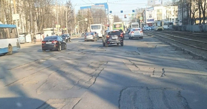 Ямочный ремонт на проспекте Октября в Ярославле будут выполнять еще неделю