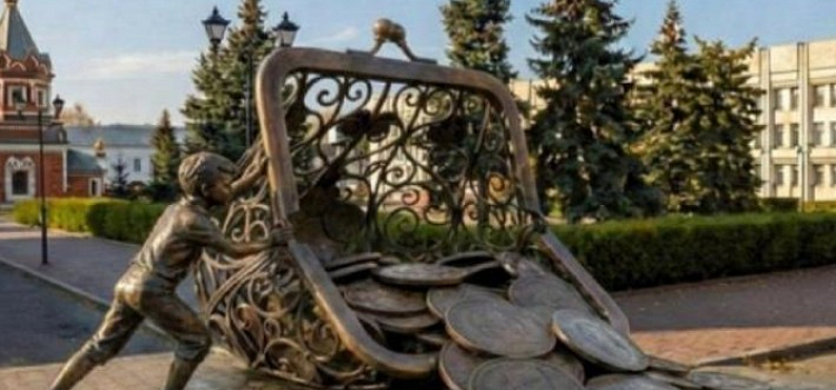 Рядом с будущими памятниками Мельгунову и Вахрамееву в центре Ярославля разместят арт-объекты в виде святящегося глобуса и кошелька_321053