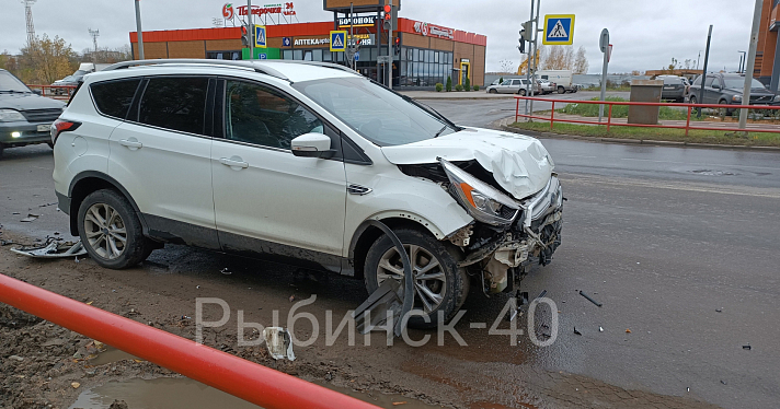 В Рыбинске в столкновении двух автомобилей пострадал ребенок_254866