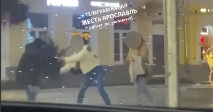 Молодая ярославна порезала подругу на улице Кирова из-за денежного долга